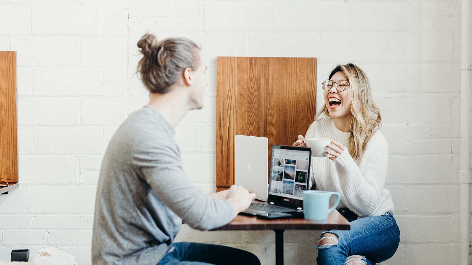 Digital Marketing Freelancer - people discussing across table